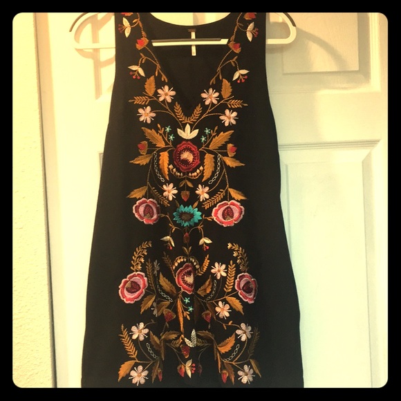 Free People Dresses & Skirts - Free people Totem Embroidery Sleeveless mini dress